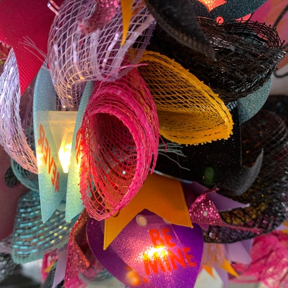 Glitter sparkly square light up wreath - Picture 3 of 9